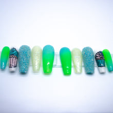 Load image into Gallery viewer, Frosty Blueberry Press On Nail Set
