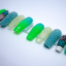 Load image into Gallery viewer, Frosty Blueberry Press On Nail Set
