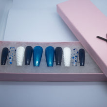 Load image into Gallery viewer, Snowy Sweater Press On Nail Set
