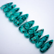Load image into Gallery viewer, Blue Spilt Ink Press On Nail Set
