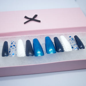 Snowy Sweater Press On Nail Set