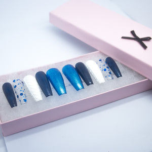 Snowy Sweater Press On Nail Set