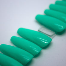 Load image into Gallery viewer, Minty Press On Nail Set
