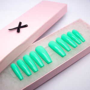 Minty Press On Nail Set