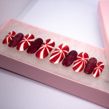Load image into Gallery viewer, Peppermint Swirl Press On Nail Set
