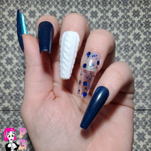 Load image into Gallery viewer, Snowy Sweater Press On Nail Set
